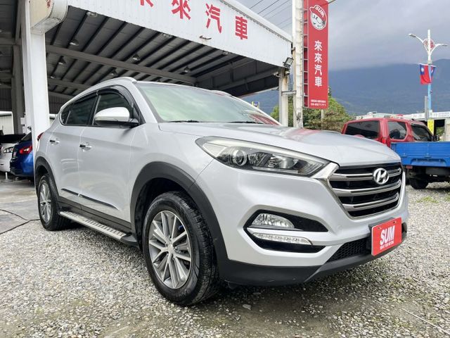 汽油時尚版~免鑰匙~摸門解鎖~電動椅~原廠影音大螢幕~四顆新輪胎~全車原鈑件皆在原廠保養~可全額貸款~  第1張相片