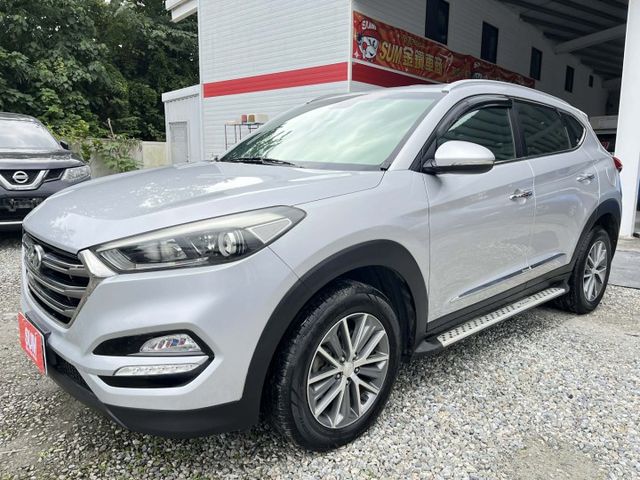 汽油時尚版~免鑰匙~摸門解鎖~電動椅~原廠影音大螢幕~四顆新輪胎~全車原鈑件皆在原廠保養~可全額貸款~  第3張相片