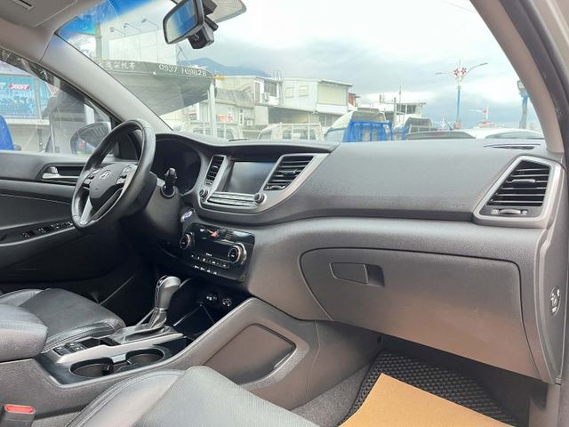 汽油時尚版~免鑰匙~摸門解鎖~電動椅~原廠影音大螢幕~四顆新輪胎~全車原鈑件皆在原廠保養~可全額貸款~  第8張相片