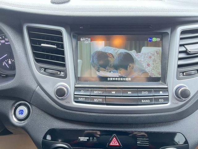 汽油時尚版~免鑰匙~摸門解鎖~電動椅~原廠影音大螢幕~四顆新輪胎~全車原鈑件皆在原廠保養~可全額貸款~  第13張相片