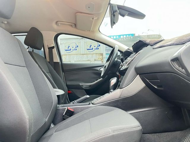 FOCUS 1.5渦輪~原鈑件認證車~安卓機 倒車顯影 換檔撥片 里程低~車況佳內外漂亮~可全額貸款~  第7張相片