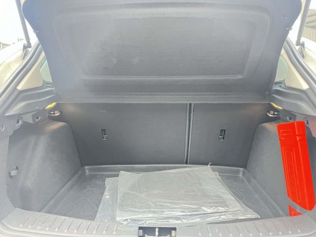 FOCUS 1.5渦輪~原鈑件認證車~安卓機 倒車顯影 換檔撥片 里程低~車況佳內外漂亮~可全額貸款~  第9張相片