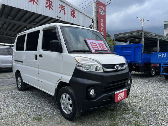 自排車~全車原鈑件~認證車~雙安全氣囊~定速~盲點~鋁圈~內外漂亮~兩年五萬公里保固可全額貸款~  第1張相片