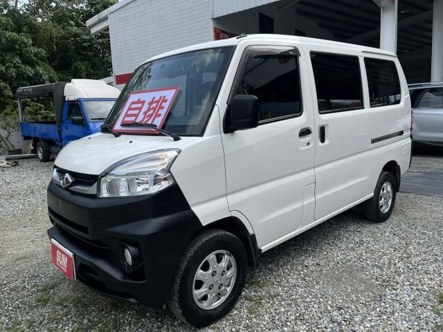 自排車~全車原鈑件~認證車~雙安全氣囊~定速~盲點~鋁圈~內外漂亮~兩年五萬公里保固可全額貸款~  第3張相片