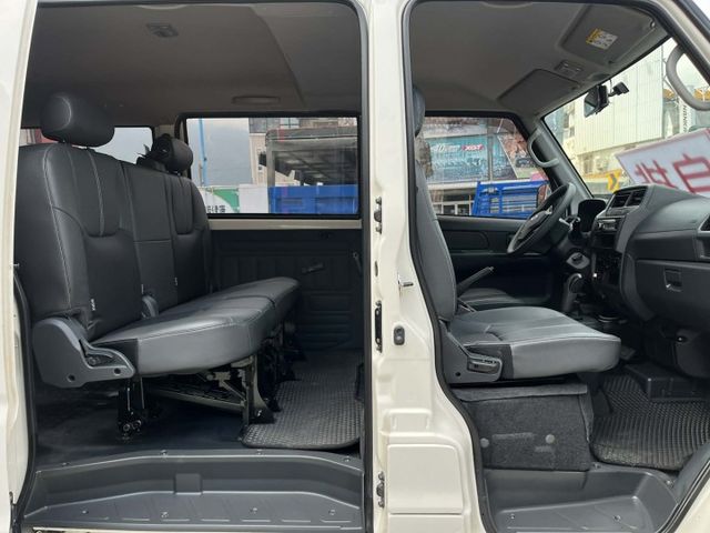 自排車~全車原鈑件~認證車~雙安全氣囊~定速~盲點~鋁圈~內外漂亮~兩年五萬公里保固可全額貸款~  第9張相片