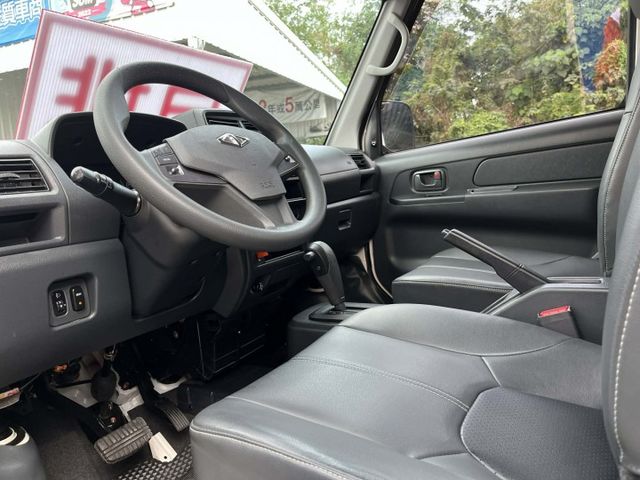 自排車~全車原鈑件~認證車~雙安全氣囊~定速~盲點~鋁圈~內外漂亮~兩年五萬公里保固可全額貸款~  第13張相片