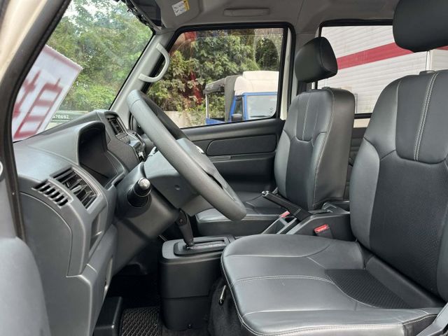 自排車~全車原鈑件~認證車~雙安全氣囊~定速~盲點~鋁圈~內外漂亮~兩年五萬公里保固可全額貸款~  第14張相片