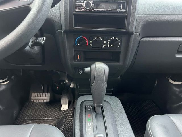 自排車~全車原鈑件~認證車~雙安全氣囊~定速~盲點~鋁圈~內外漂亮~兩年五萬公里保固可全額貸款~  第16張相片