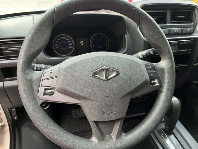 自排車~全車原鈑件~認證車~雙安全氣囊~定速~盲點~鋁圈~內外漂亮~兩年五萬公里保固可全額貸款~  第17張相片