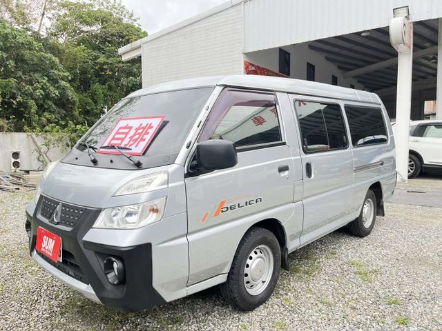 稀有自排一手車~里程僅跑1萬公里~盲點 定速 雙安全氣囊 ABS~全車原鈑件~原廠保養~內外如新~可全額貸款  第3張相片