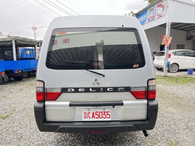 稀有自排一手車~里程僅跑1萬公里~盲點 定速 雙安全氣囊 ABS~全車原鈑件~原廠保養~內外如新~可全額貸款  第5張相片