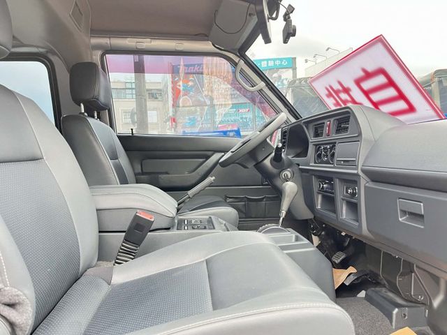 稀有自排一手車~里程僅跑1萬公里~盲點 定速 雙安全氣囊 ABS~全車原鈑件~原廠保養~內外如新~可全額貸款  第7張相片