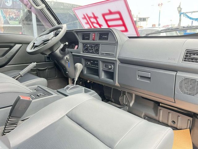 稀有自排一手車~里程僅跑1萬公里~盲點 定速 雙安全氣囊 ABS~全車原鈑件~原廠保養~內外如新~可全額貸款  第8張相片