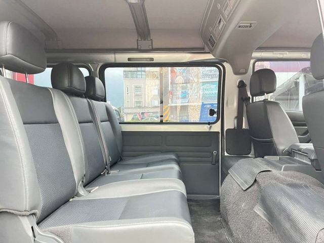 稀有自排一手車~里程僅跑1萬公里~盲點 定速 雙安全氣囊 ABS~全車原鈑件~原廠保養~內外如新~可全額貸款  第9張相片