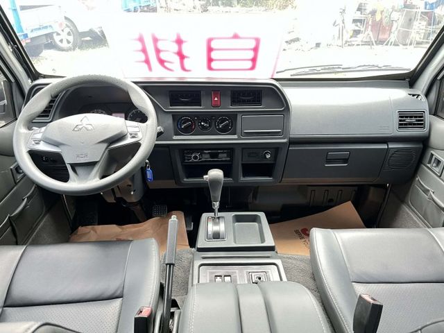 稀有自排一手車~里程僅跑1萬公里~盲點 定速 雙安全氣囊 ABS~全車原鈑件~原廠保養~內外如新~可全額貸款  第13張相片