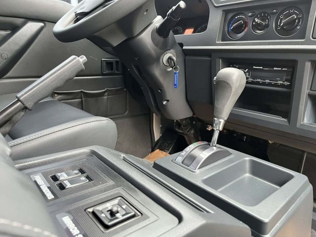 稀有自排一手車~里程僅跑1萬公里~盲點 定速 雙安全氣囊 ABS~全車原鈑件~原廠保養~內外如新~可全額貸款  第18張相片