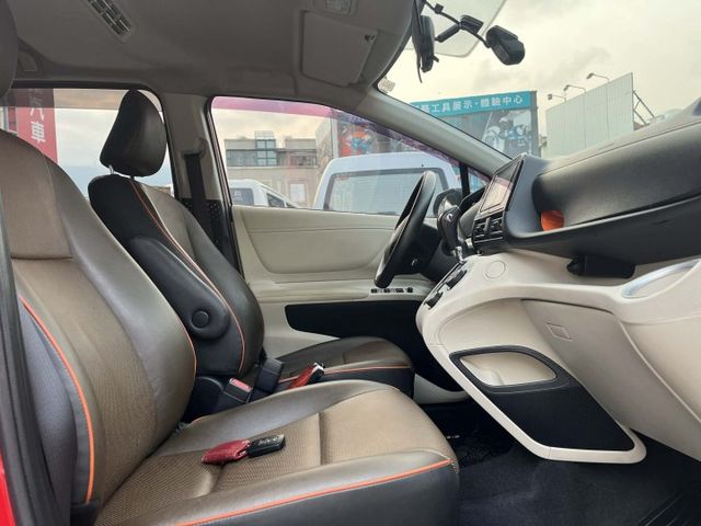 7人座一手車~僅跑8萬多公里~電動滑門~I KEY~摸們~定速~內外漂亮~優質車況~原廠保養原鈑件~可全額貸款  第7張相片