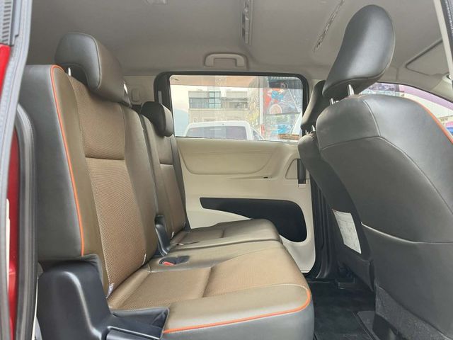 7人座一手車~僅跑8萬多公里~電動滑門~I KEY~摸們~定速~內外漂亮~優質車況~原廠保養原鈑件~可全額貸款  第9張相片