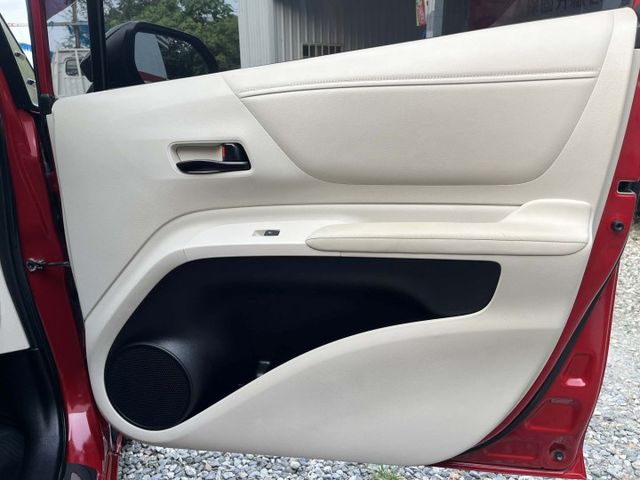 7人座一手車~僅跑8萬多公里~電動滑門~I KEY~摸們~定速~內外漂亮~優質車況~原廠保養原鈑件~可全額貸款  第10張相片