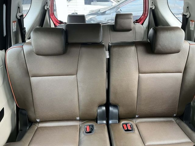 7人座一手車~僅跑8萬多公里~電動滑門~I KEY~摸們~定速~內外漂亮~優質車況~原廠保養原鈑件~可全額貸款  第13張相片