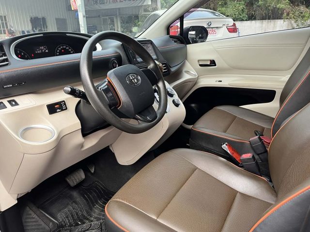 7人座一手車~僅跑8萬多公里~電動滑門~I KEY~摸們~定速~內外漂亮~優質車況~原廠保養原鈑件~可全額貸款  第14張相片