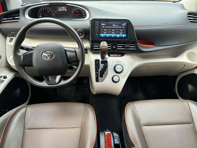 7人座一手車~僅跑8萬多公里~電動滑門~I KEY~摸們~定速~內外漂亮~優質車況~原廠保養原鈑件~可全額貸款  第15張相片