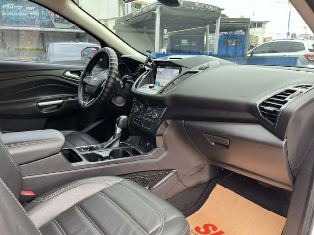 旗艦全景天窗~腳踢尾門~I KEY~摸門~電子手剎車~全車原鈑件~內外漂亮~優質車況~可全額貸款  第8張相片