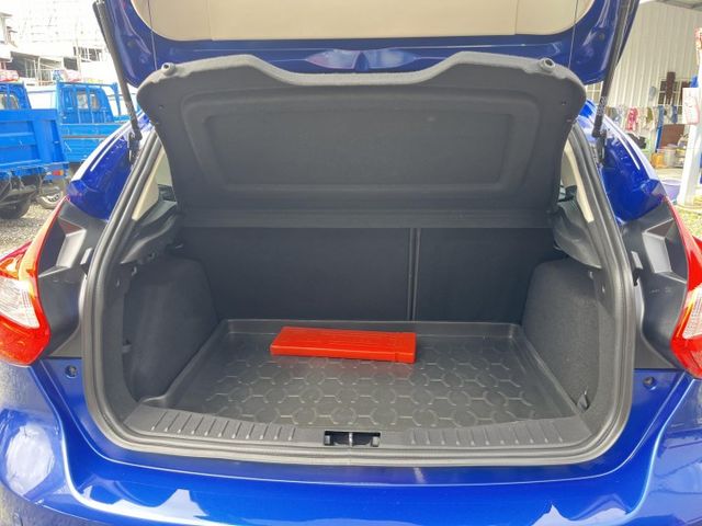 一手車原鈑件~認證車~恆溫定速電折後視鏡~光感應頭燈~~僅跑9萬多公里~可貸款~  第11張相片
