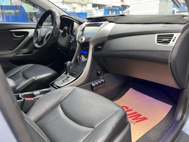 一手車~頂級版~原鈑件認證車~I KEY~摸門~電動椅~定速~天窗~恆溫~可貸款  第6張相片