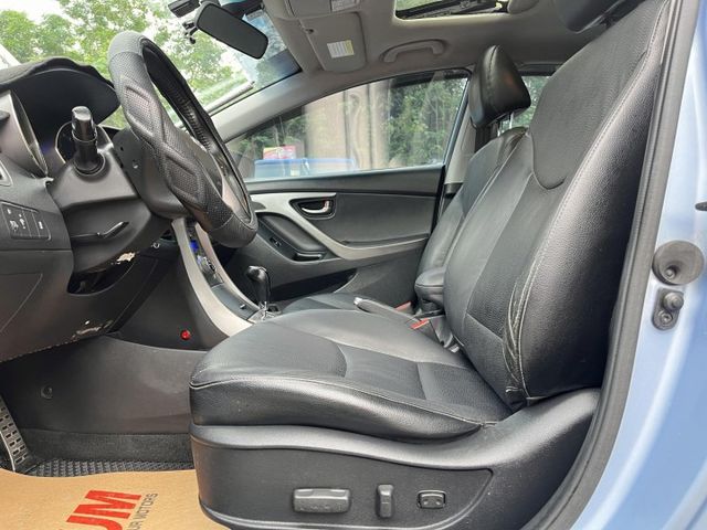 一手車~頂級版~原鈑件認證車~I KEY~摸門~電動椅~定速~天窗~恆溫~可貸款  第12張相片