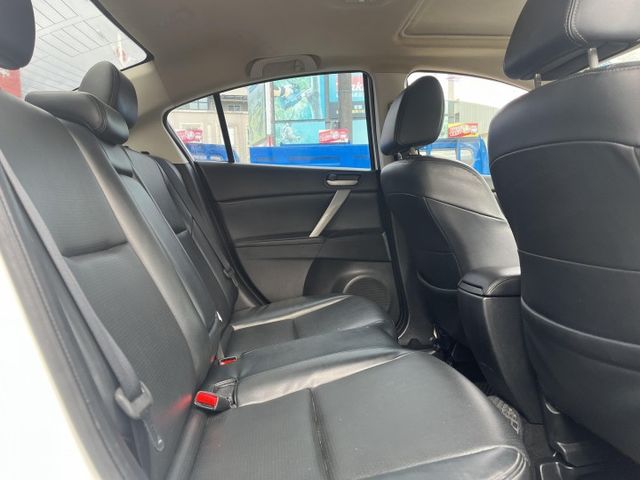 全車原鈑件~認證車~天窗恆溫~多合一大瑩幕～電摺後視鏡～優質車況~可全額貸款  第8張相片