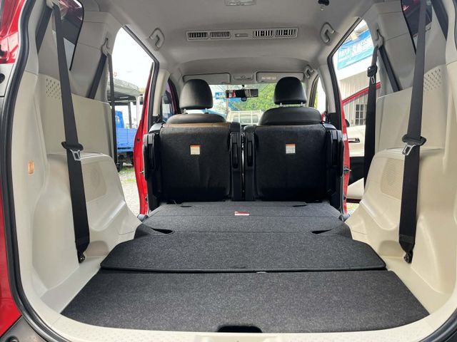 7人座一手車~僅跑8萬多公里~電動滑門~I KEY~摸門~定速~內外漂亮~優質車況~原廠保養原鈑件~可全額貸款  第11張相片