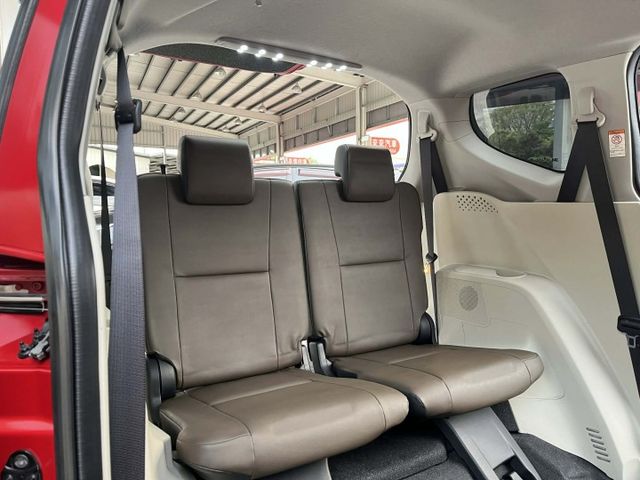 7人座一手車~僅跑8萬多公里~電動滑門~I KEY~摸門~定速~內外漂亮~優質車況~原廠保養原鈑件~可全額貸款  第12張相片