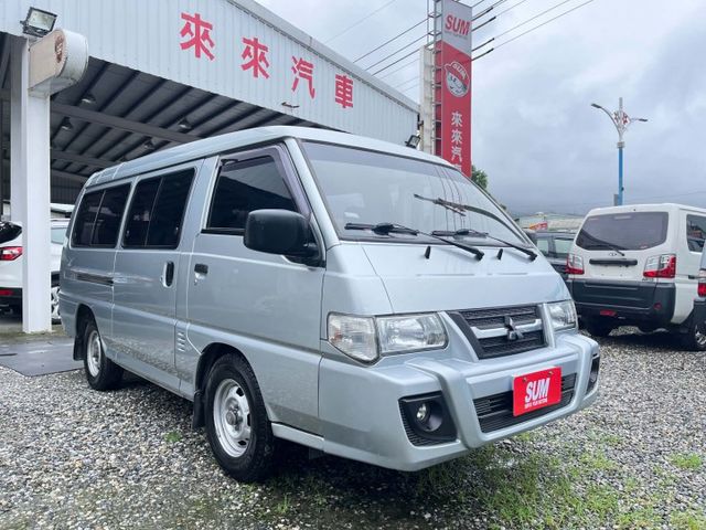 一手車~僅跑12萬多公里~8人座大空間~客貨兩用~內裝漂亮氣氛佳~原鈑件一年兩萬公里保固  第1張相片