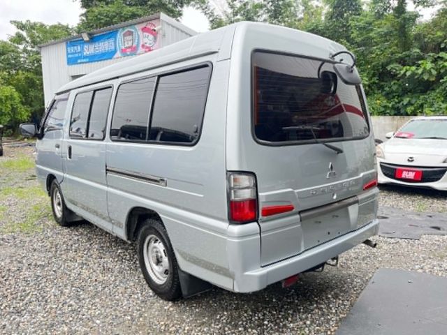 一手車~僅跑12萬多公里~8人座大空間~客貨兩用~內裝漂亮氣氛佳~原鈑件一年兩萬公里保固  第2張相片