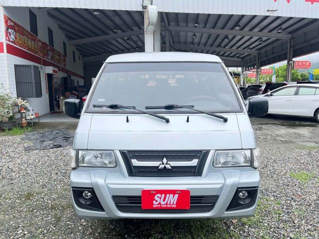 一手車~僅跑12萬多公里~8人座大空間~客貨兩用~內裝漂亮氣氛佳~原鈑件一年兩萬公里保固  第3張相片