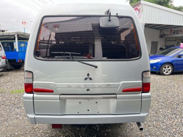 一手車~僅跑12萬多公里~8人座大空間~客貨兩用~內裝漂亮氣氛佳~原鈑件一年兩萬公里保固  第5張相片