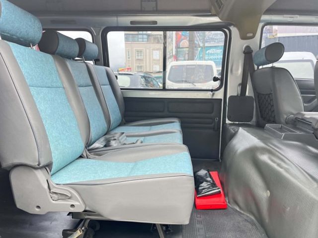 一手車~僅跑12萬多公里~8人座大空間~客貨兩用~內裝漂亮氣氛佳~原鈑件一年兩萬公里保固  第9張相片
