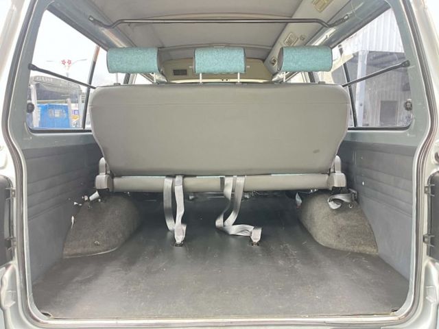 一手車~僅跑12萬多公里~8人座大空間~客貨兩用~內裝漂亮氣氛佳~原鈑件一年兩萬公里保固  第11張相片