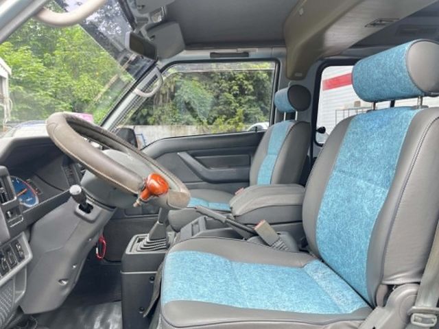 一手車~僅跑12萬多公里~8人座大空間~客貨兩用~內裝漂亮氣氛佳~原鈑件一年兩萬公里保固  第12張相片