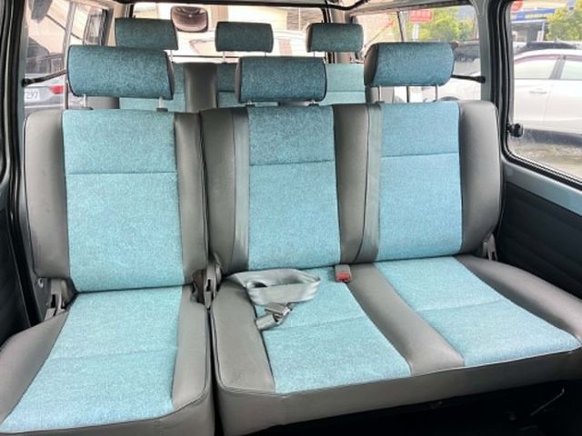 一手車~僅跑12萬多公里~8人座大空間~客貨兩用~內裝漂亮氣氛佳~原鈑件一年兩萬公里保固  第14張相片