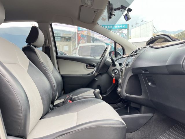 超值代步車首選~恆溫~電折後視鏡~行車紀錄器~里程少~好開好保養~省油省稅金~可全額貸款~  第6張相片
