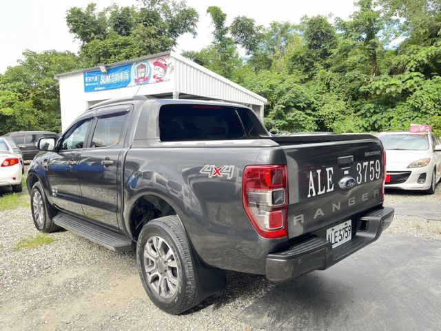 一手車~僅跑6萬9千公里~全車原鈑件~內裝氣氛好~底盤漂亮無鏽蝕~無惡操無遼溪~可全額貸款~  第4張相片