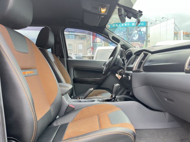 一手車~僅跑6萬9千公里~全車原鈑件~內裝氣氛好~底盤漂亮無鏽蝕~無惡操無遼溪~可全額貸款~  第7張相片