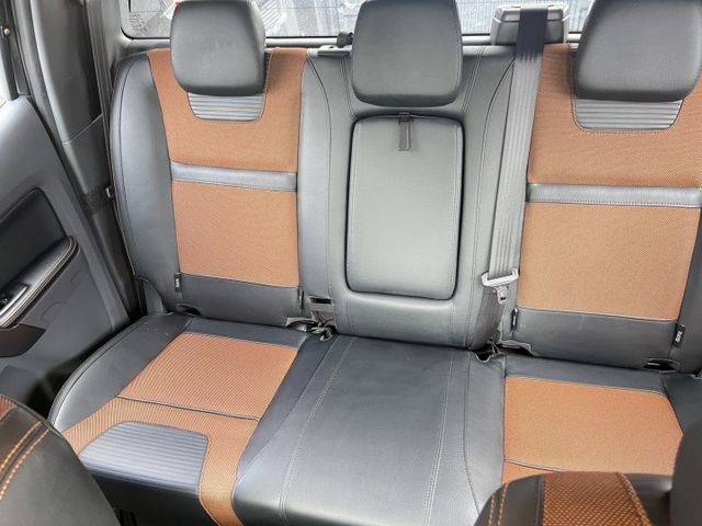 一手車~僅跑6萬9千公里~全車原鈑件~內裝氣氛好~底盤漂亮無鏽蝕~無惡操無遼溪~可全額貸款~  第13張相片