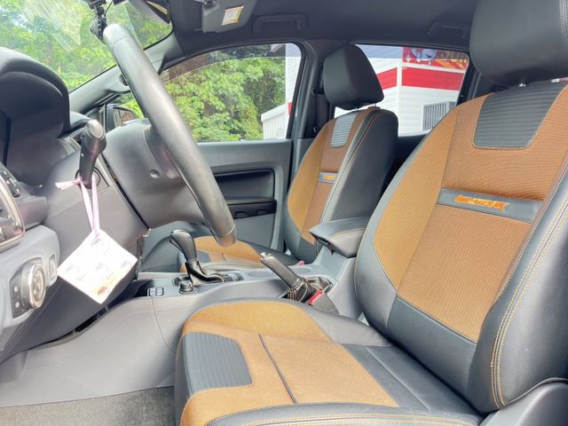 一手車~僅跑6萬9千公里~全車原鈑件~內裝氣氛好~底盤漂亮無鏽蝕~無惡操無遼溪~可全額貸款~  第15張相片