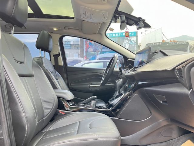 一手車~全景天窗~電動尾門~I KEY~定速~恆溫~里程保證~一年兩萬公里保固~可全額貸款  第8張相片