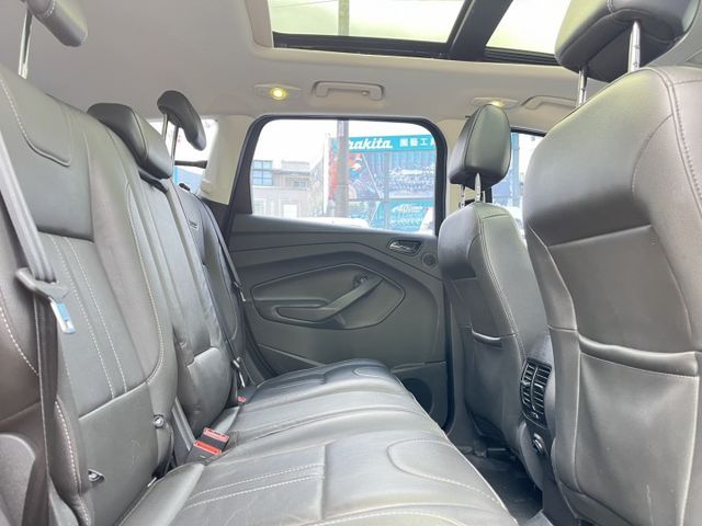 一手車~全景天窗~電動尾門~I KEY~定速~恆溫~里程保證~一年兩萬公里保固~可全額貸款  第9張相片