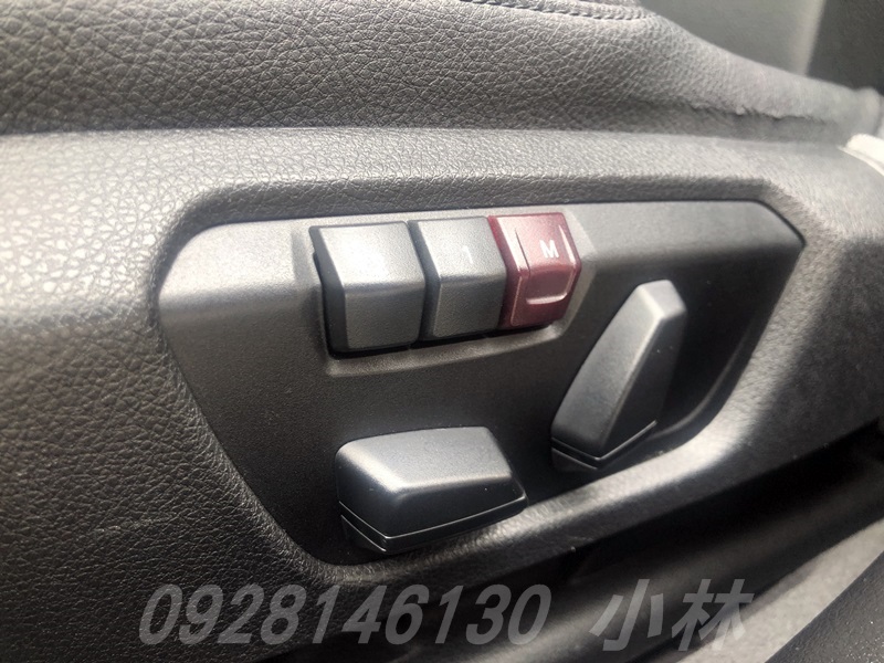 2014 BMW F30 318d 省油又有派頭!  第8張相片