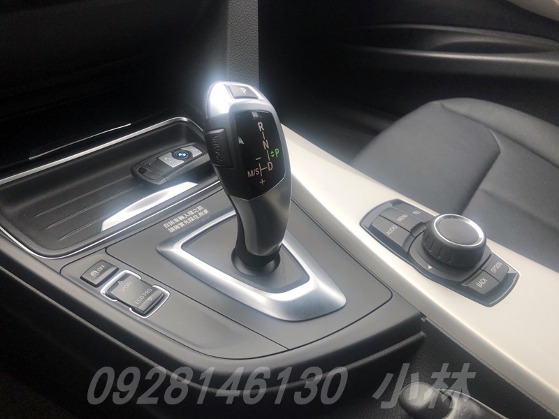 2014 BMW F30 318d 省油又有派頭!  第14張相片